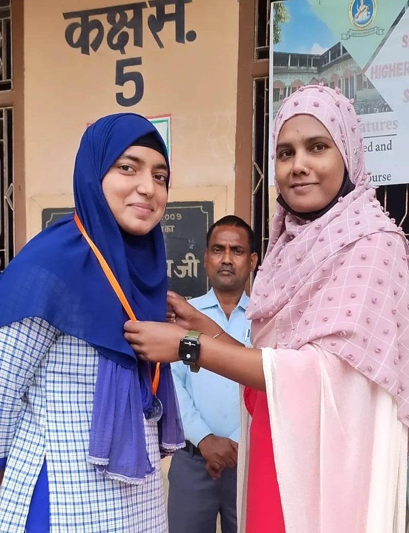A student being recognised by an educator